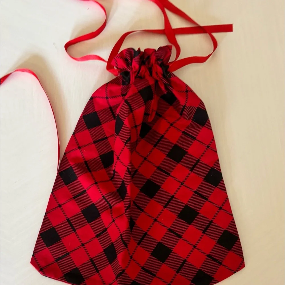 Red and Black Buffalo Plaid Drawstring Gift Bags -Set of 3